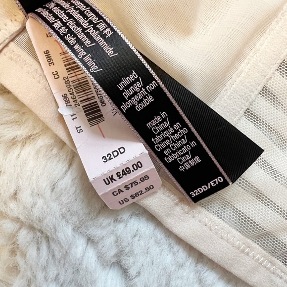 NWT Victoria’s Secret Sheer Plunge Bra 32C - Picture 4 of 5